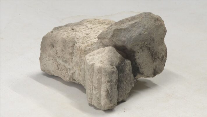 Ritka római kori oltárkőre bukkantak az Aquincumi Múzeum szakemberei