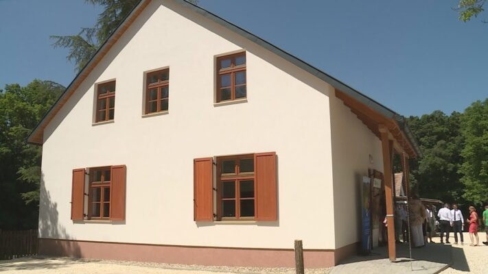 Hidegvölgy – átadták a családi programokhoz is ideális négyévszakos pihenő-házat