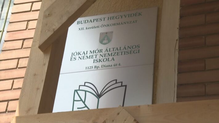 Megfelelő ütemben halad a Svábhegyi Jókai Mór Általános iskola tetőszerkezetének felújítása