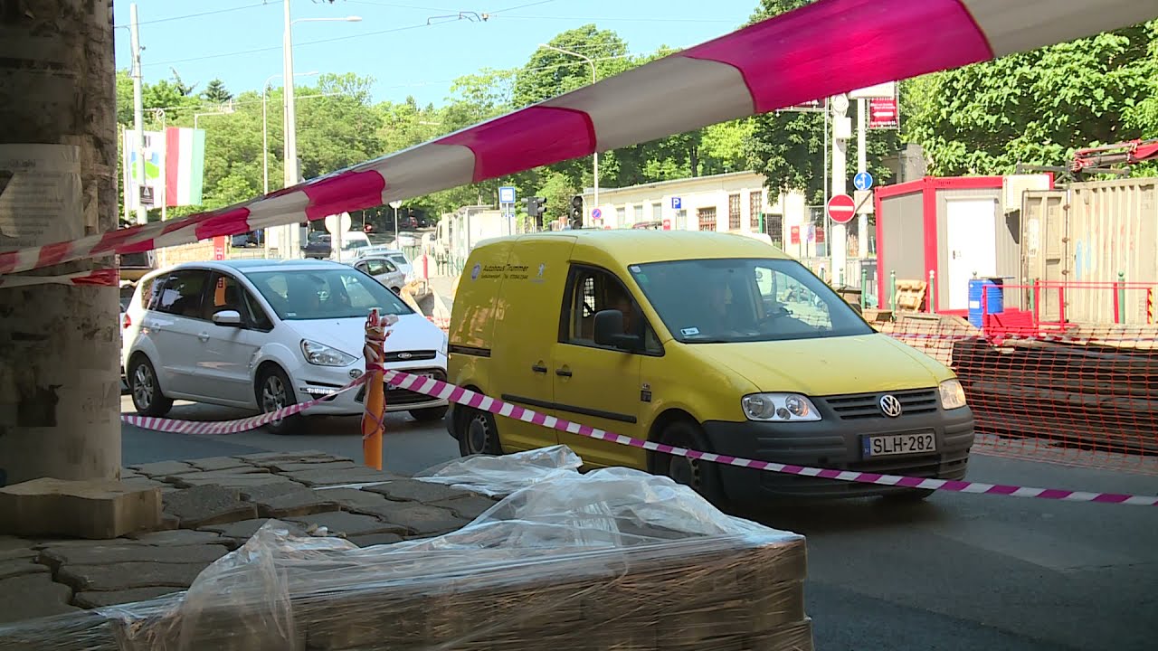 A hegyvidéki járókelőknek is sok gondot okoznak a fővárosi felújítások