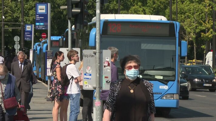 Egyre több budapesti járaton vezetik be az első ajtós felszállást