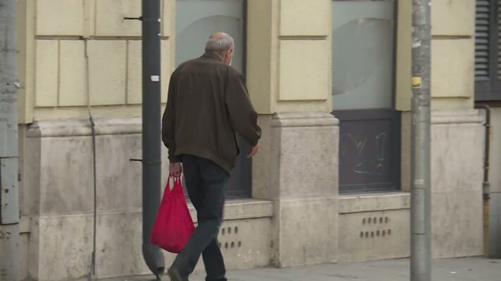 Időseket kifosztó fiatalok ellen emelt vádat az ügyészség