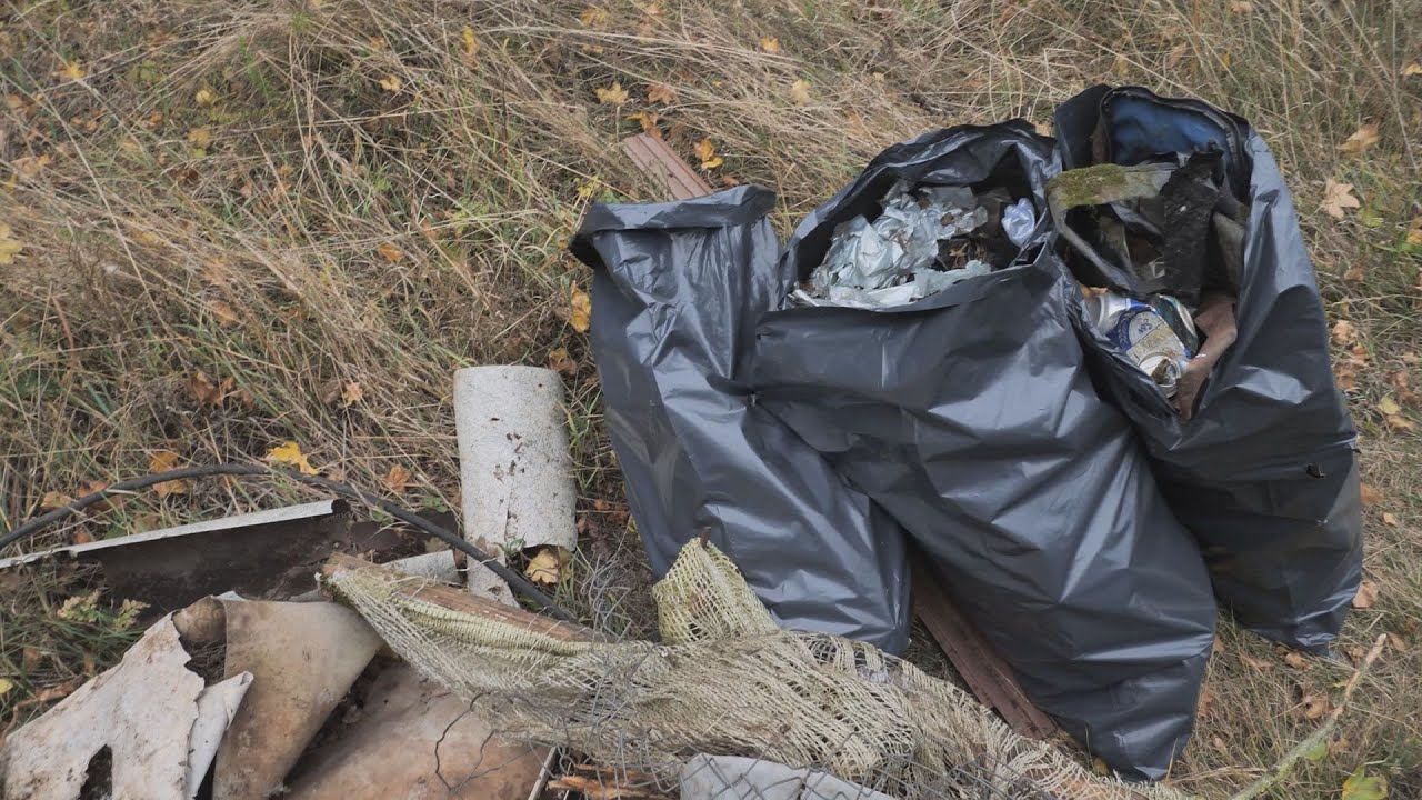 A Trianon előtti golfpálya mára illegális szemétlerakó lett – most kitakarították