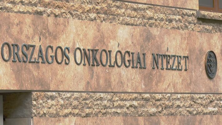 Csúcsminőségű robotsebészeti eszközökkel bővül az Országos Onkológiai Intézet gépparkja