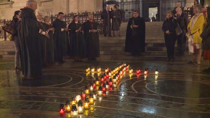 Főhajtás az áldozatokért - Az aradi vértanúkra emlékeztek a Szent István Bazilikában