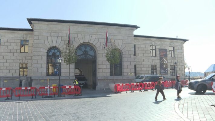 Megkezdődött az egykori Honvéd Főparancsnokság és a Vöröskereszt székház helyreállítása a várban