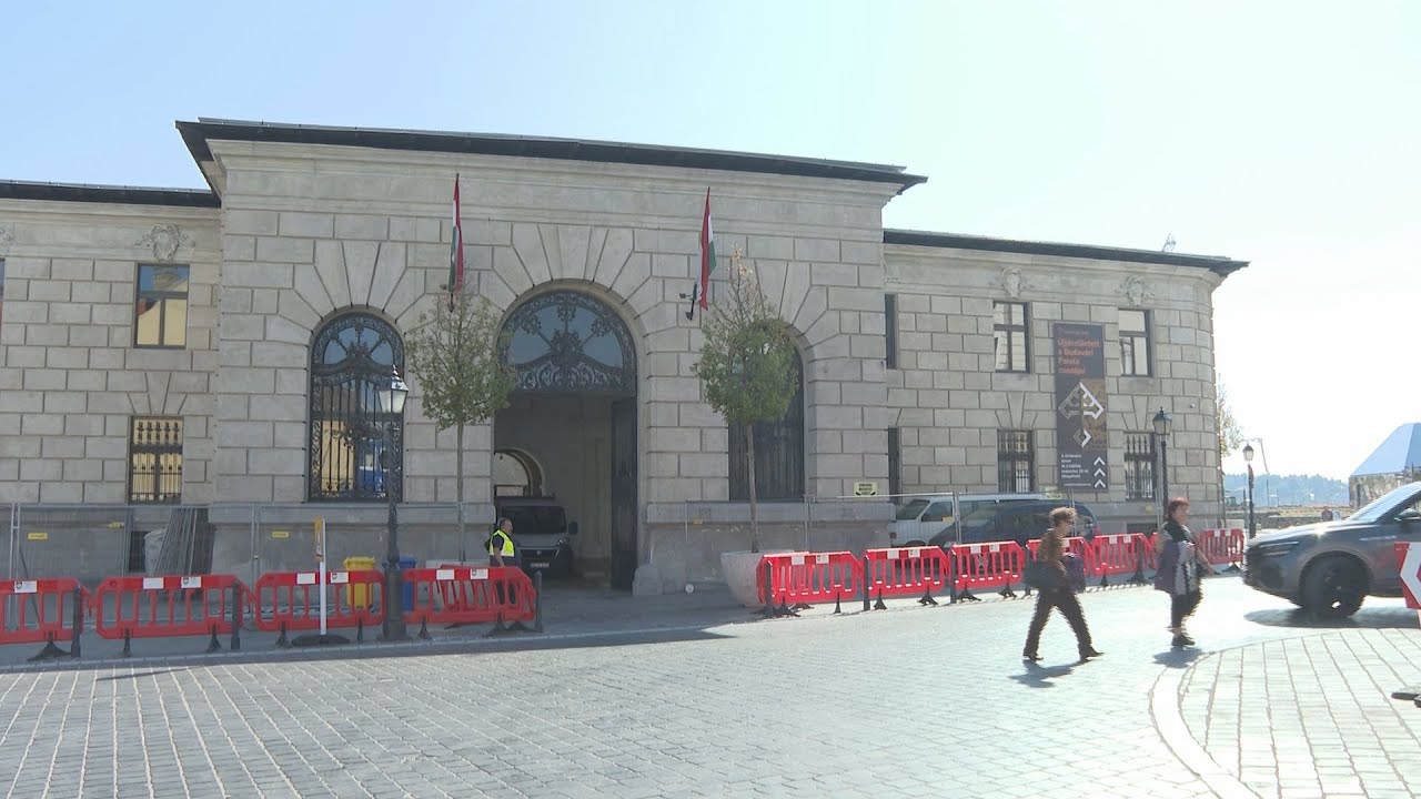 Megkezdődött az egykori Honvéd Főparancsnokság és a Vöröskereszt székház helyreállítása a várban