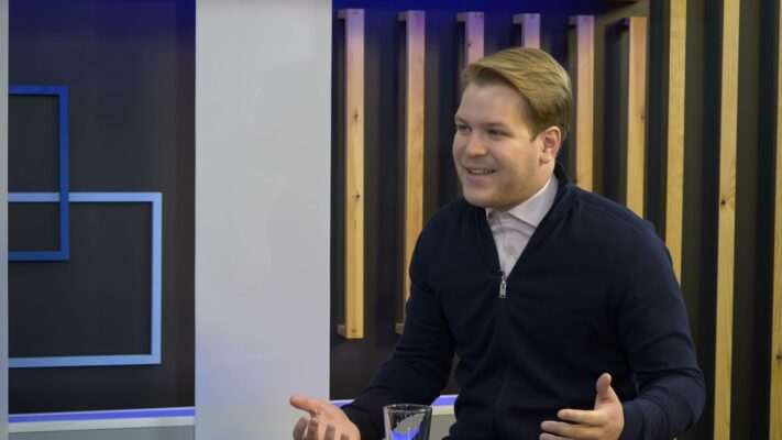 Budai Magazin - Vendégünk: Hajnal Miklós a Momentum alapító tagja.