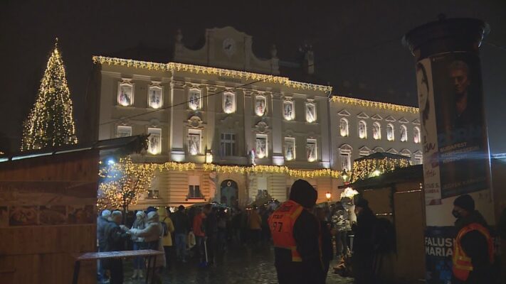 Óbudán is gyertyagyújtással és ünnepi programokkal várták az érdeklődőket advent második vasárnapján