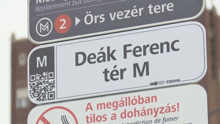 Új QR-kóddal ellátott megállónévtáblákat tesztel a BKK