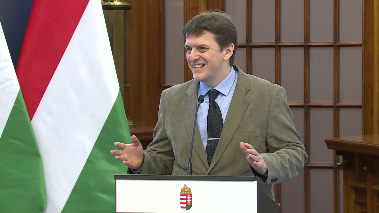 Kommentár Nélkül - Ünnepi megemlékezés