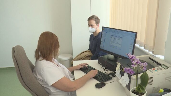 Még mindig sokan fordulnak orvoshoz influenza szerű tünetekkel