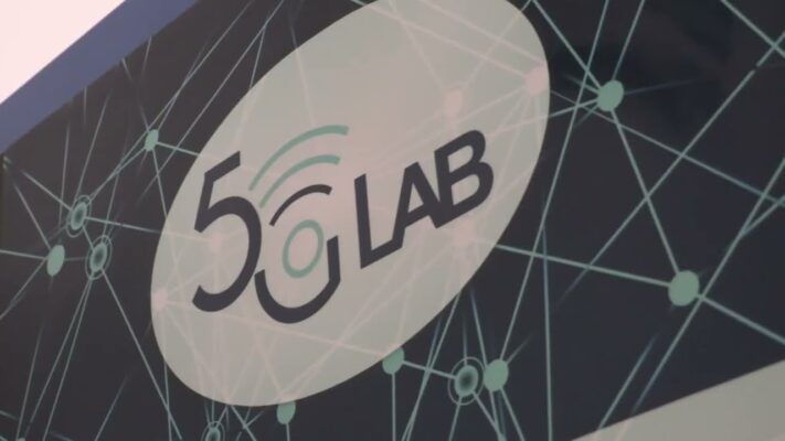5 G laboratóriumot adtak át az Óbudai Egyetemen