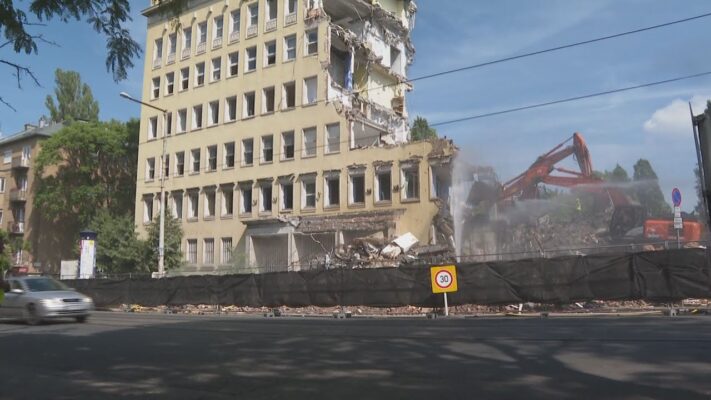 Folytatódik a korábbi irodaházak bontása a Böszörményi úton