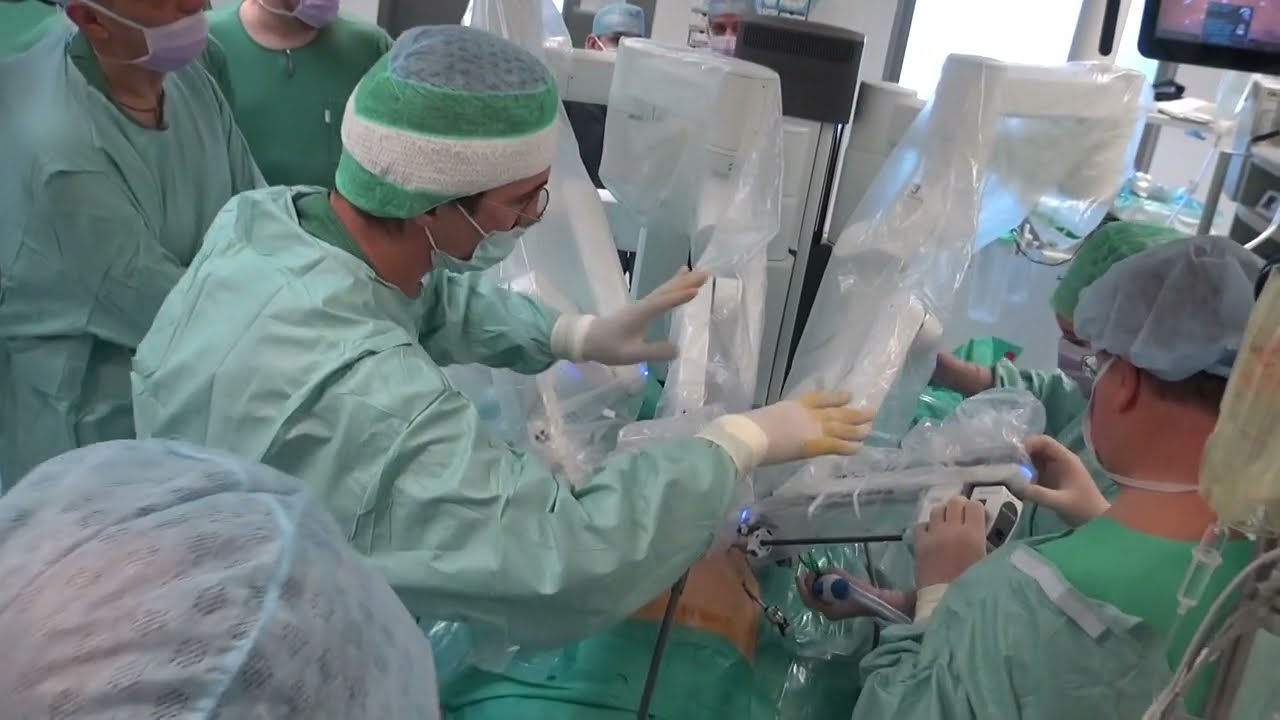 Már több mint 100 robotsebészeti műtétet végeztek el az Országos Onkológiai Intézetben