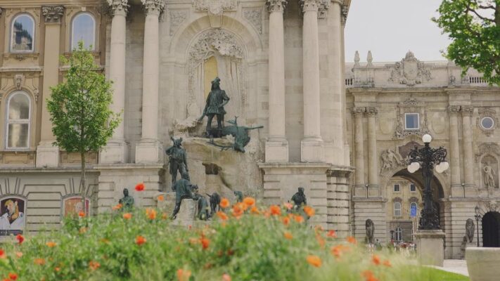 Új kampányokkal és kedvezményes csomagokkal még több magyar vendéget lehetne a fővárosba csábítani