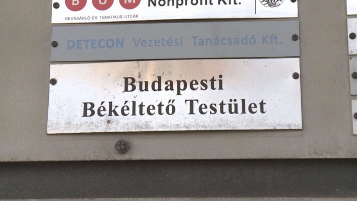 Peren kívüli megegyezés