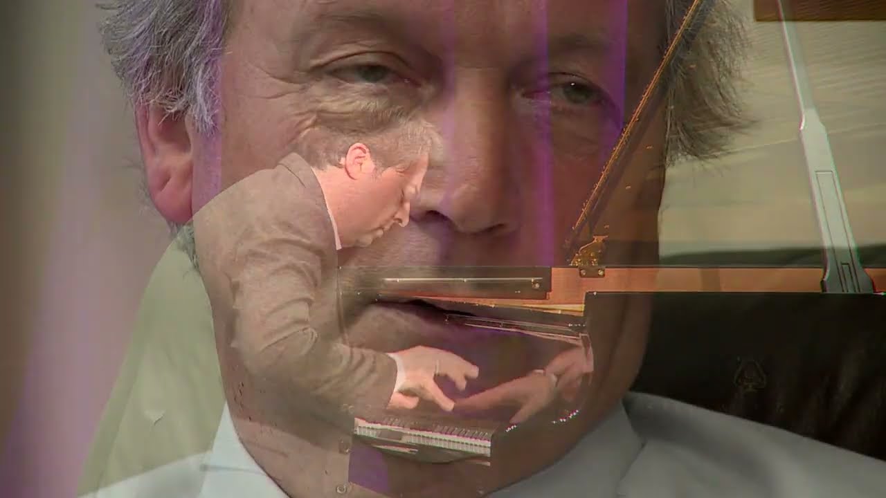 2017 diszpolgar freund tamas
