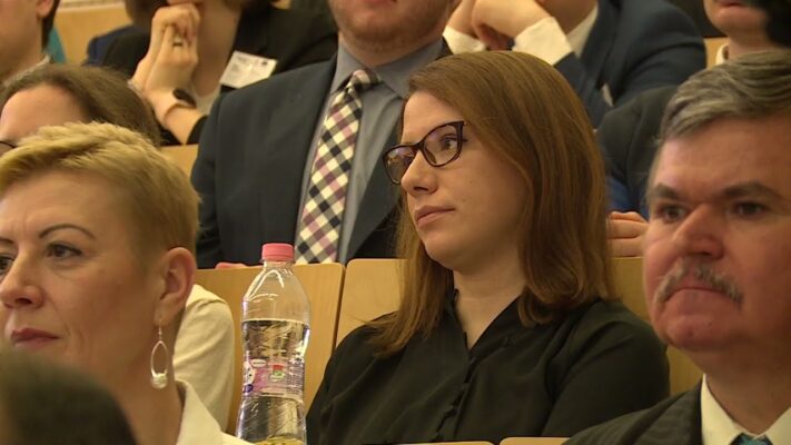 tobb szaz online tananyaggal bov