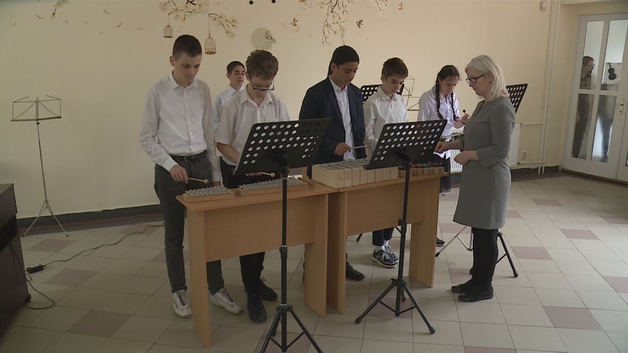 a muveszet kapcsolatot teremt az