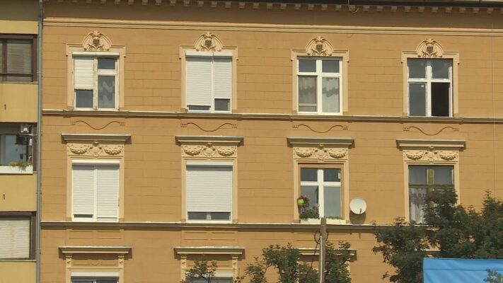lakhatasi programot indit az egy