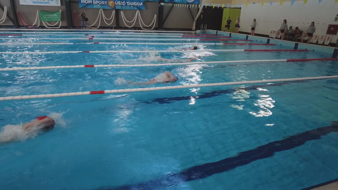 tobb szaz fiatal uszo szallt med