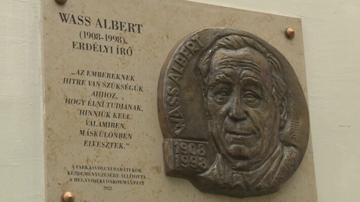 emlektablat avattak wass albert