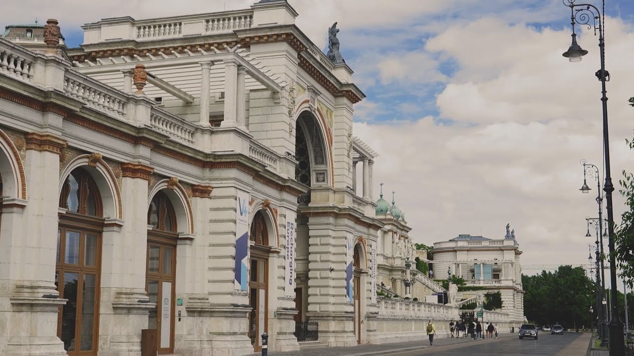 plakatkiallitas mutatja be a tiz