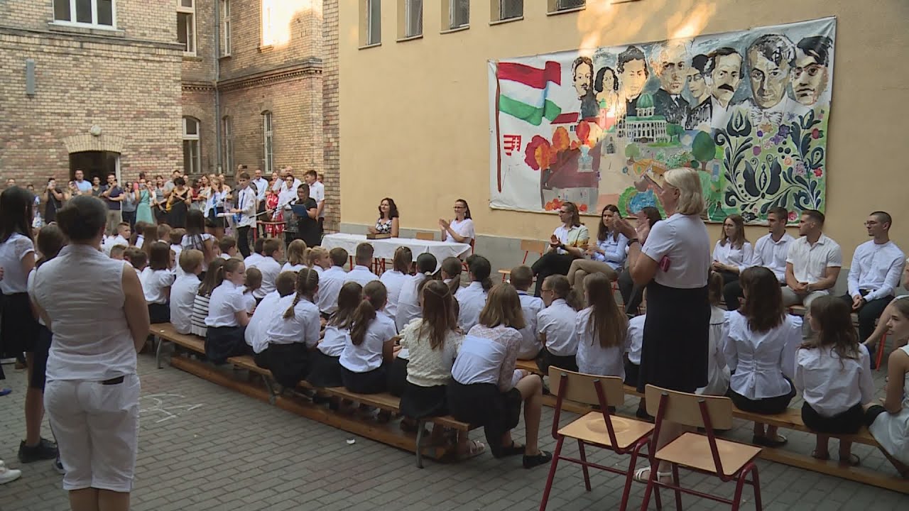 becsengettek hivatalosan veget e