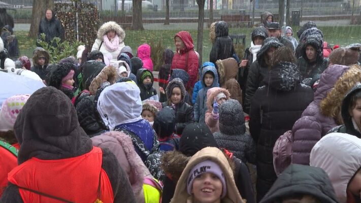 1300 gyermeket vendegelt meg a b