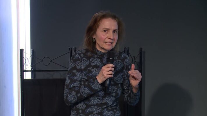 kommentar nelkul eloadas a cukor