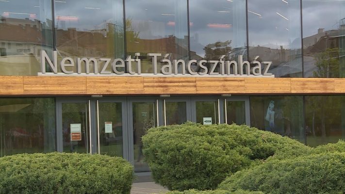 tancol az egesz vilag a nemzeti