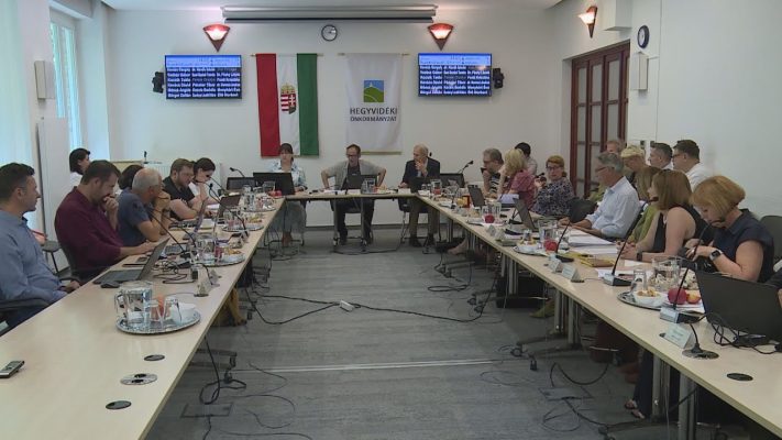 uj foszerkeszto es uj gazdasagi