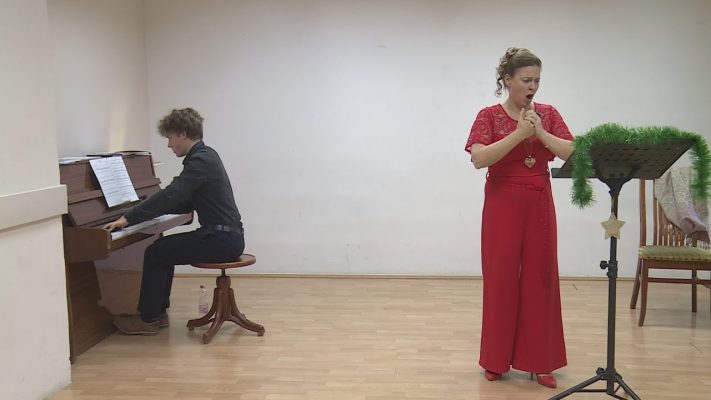ajandek dalok ket zenesz oromkon
